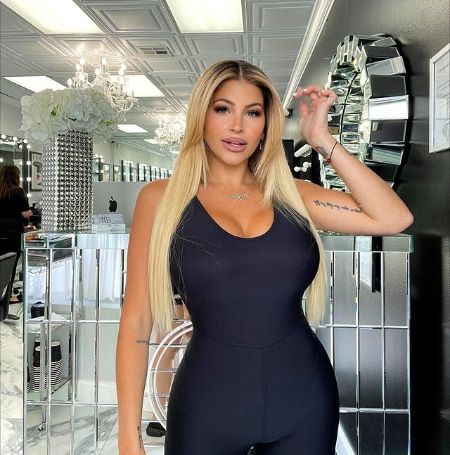 Neyleen Ashely enjoys her photoshoot.